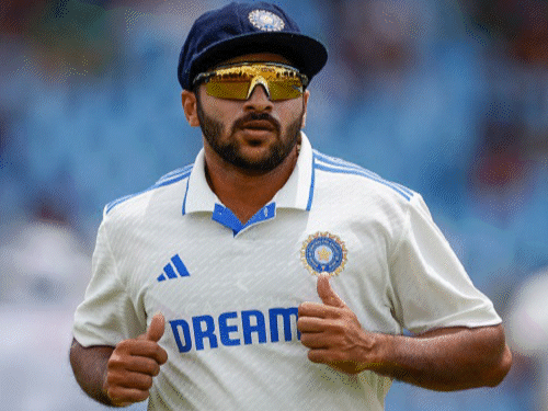 ईरानी कप मैच में क्रिकेटर शार्दूल ठाकुर की तबीयत बिगड़ी:लखनऊ के मेदांता अस्पताल में भर्ती होना पड़ा, डिस्चार्ज भी हुए