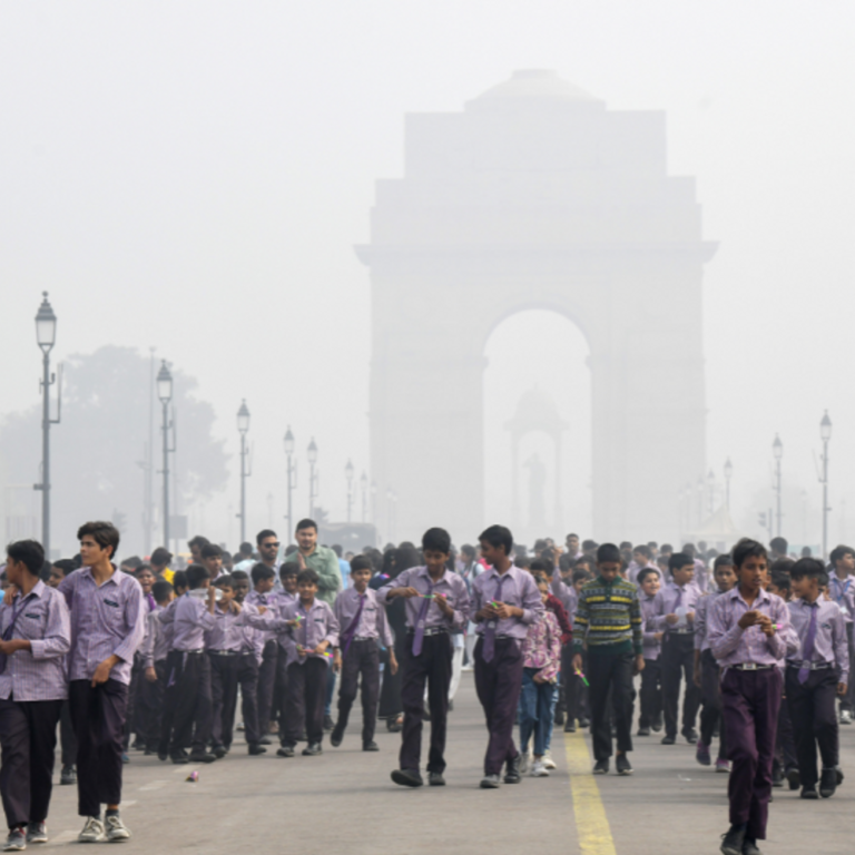 दिल्ली के 31 इलाकों में प्रदूषण गंभीर श्रेणी में पहुंचा:सबसे ज्यादा 567 AQI जहांगीरपुरी में दर्ज; दिल्ली-NCR कोहरे-स्मॉग की चपेट में, 10 फ्लाइट डायवर्ट