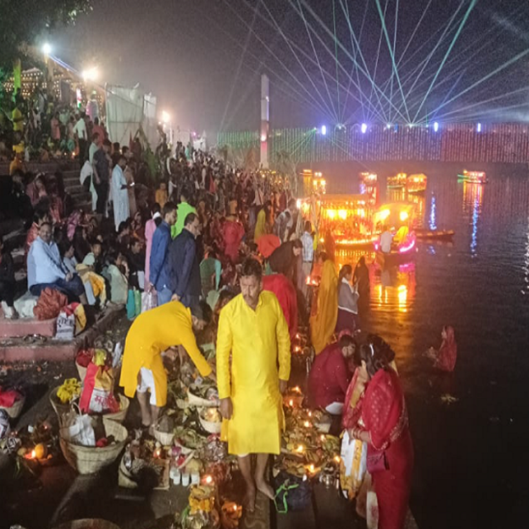 उगते सूर्य को अर्घ्य देने के साथ छठ महापर्व संपन्न:36 घंटों के निर्जला व्रत की उपासना पूरी; छत्तीसगढ़ के घाटों पर गूंजे भक्ति गीत