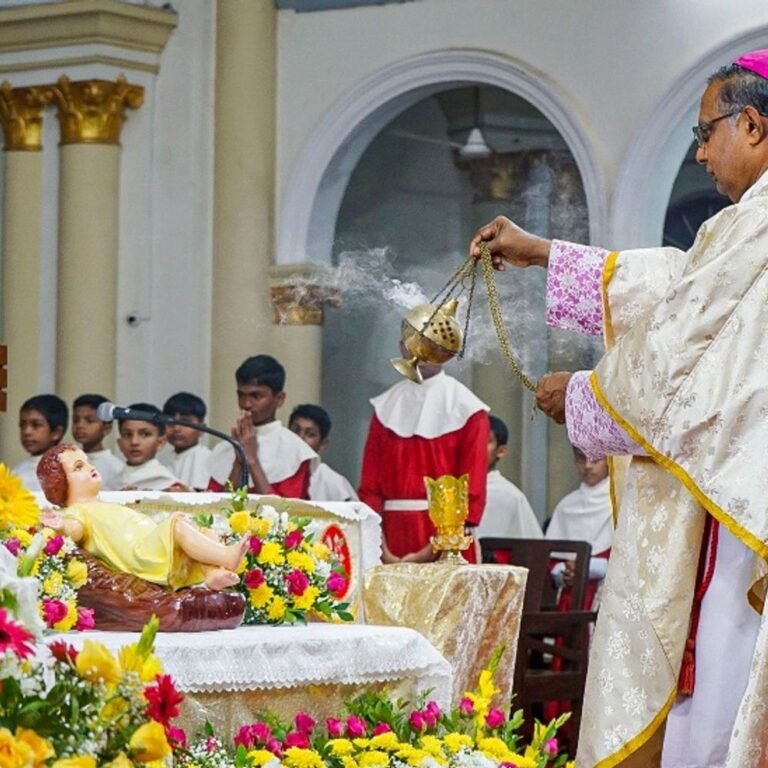 यीशु के जन्मस्थान पर लगातार दूसरे साल क्रिसमस सेलिब्रेशन नहीं:यहां चर्च ऑफ द नेटिविटी पर सजावट तक नहीं, पुरी बीच पर सेंड से बने सेंटा