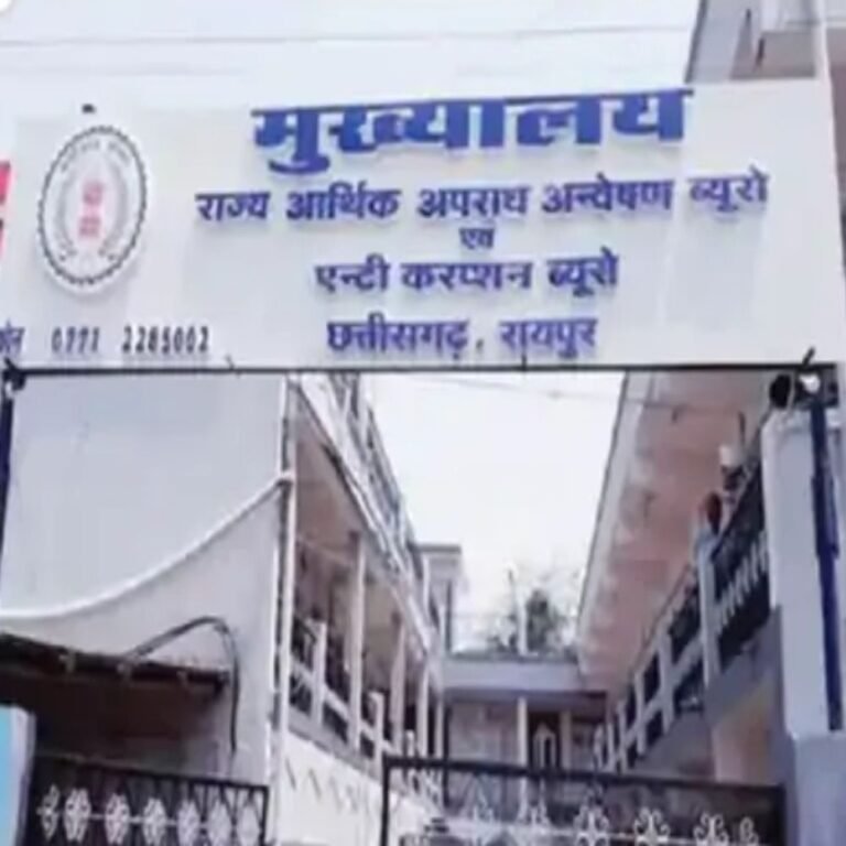 छत्तीसगढ़ के 6 जिलों में ACB की रेड:GRP के 3 कॉन्स्टेबल और रिश्वतखोर लेखा अधिकारी के ठिकानों पर चल रही कार्रवाई, कई दस्तावेज जब्त
