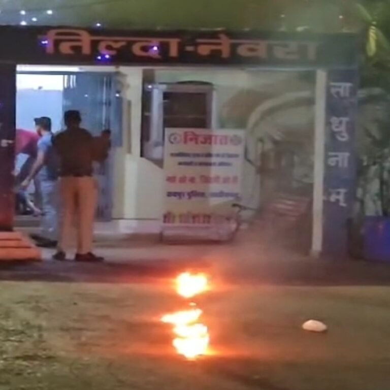 महिला ने थाने में खुद को लगाई आग, VIDEO:रायपुर में दूध मुहे बच्चे के साथ पहुंची, सुनवाई नहीं होने से थी नाराज