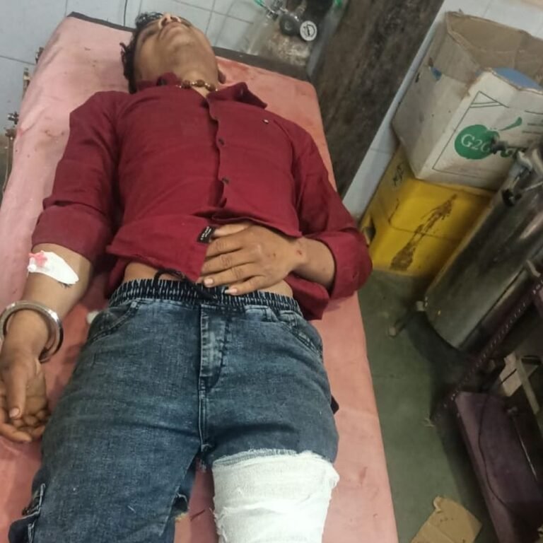 कांकेर में खड़ी स्कॉर्पियो से टकराई बाइक:दो युवक घायल, प्राथमिक उपचार के बाद बेहतर इलाज के लिए रेफर, डैमेज हुई मोटरसाइकिल