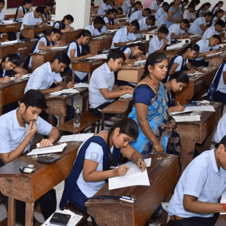 CBSE 10वीं का एग्जाम 2026 से साल में 2 बार:पहली परीक्षा 17 फरवरी से 6 मार्च तक, दूसरी 5 से 20 मई तक होगी