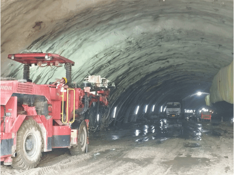 केशकाल टनल के अंदर की पहली तस्वीर:रायपुर-विशाखापट्टनम हाईवे के लिए रोज 10 ​​मीटर कट रही घाटी; डेडलाइन पर काम मुश्किल