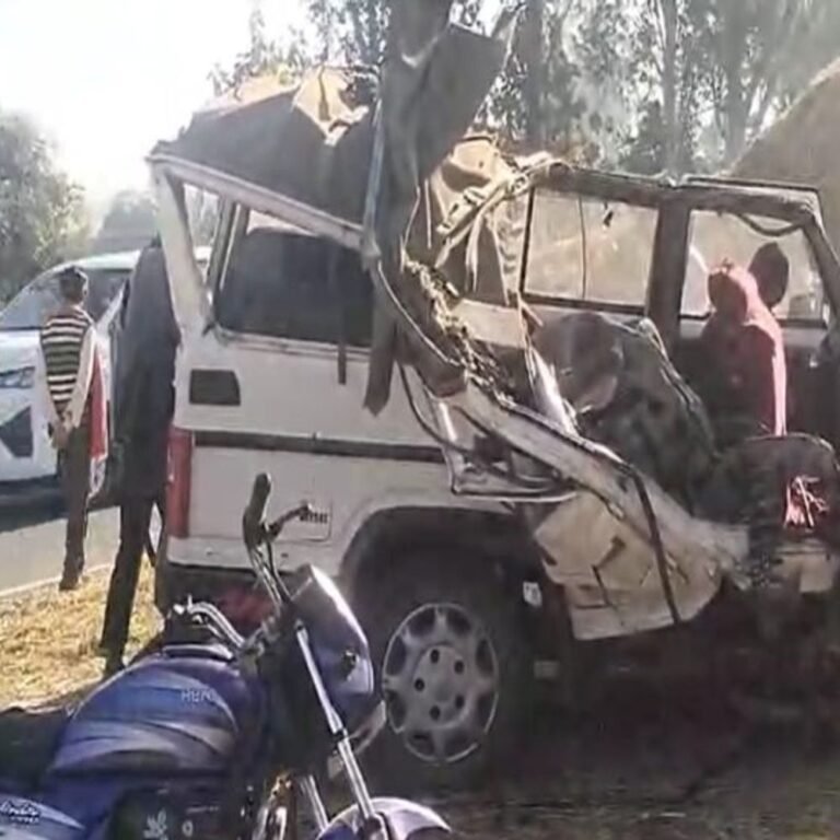 महाकुंभ से लौट रहे छत्तीसगढ़ के 4 श्रद्धालुओं की मौत:यूपी में बोलेरे-ट्रेलर में आमने-सामने टक्कर, 6 घायल; सभी रायगढ़ के रहने वाले