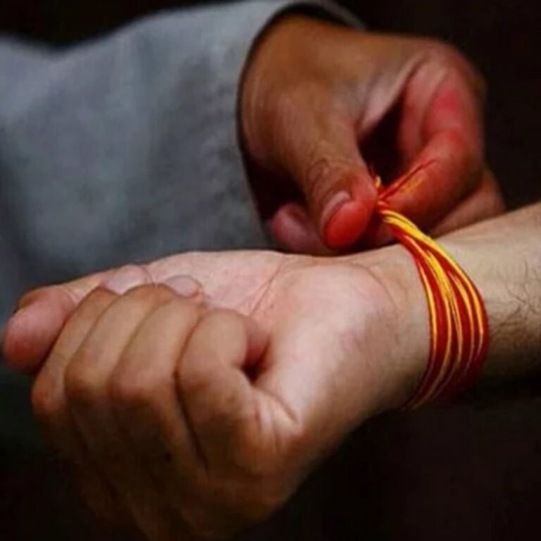 दक्षिण अफ्रीका में हिंदू छात्र का कलावा काटने पर विवाद:शिक्षक पर कार्रवाई की मांग, हिंदू संगठन ने अधिकारियों से की शिकायत