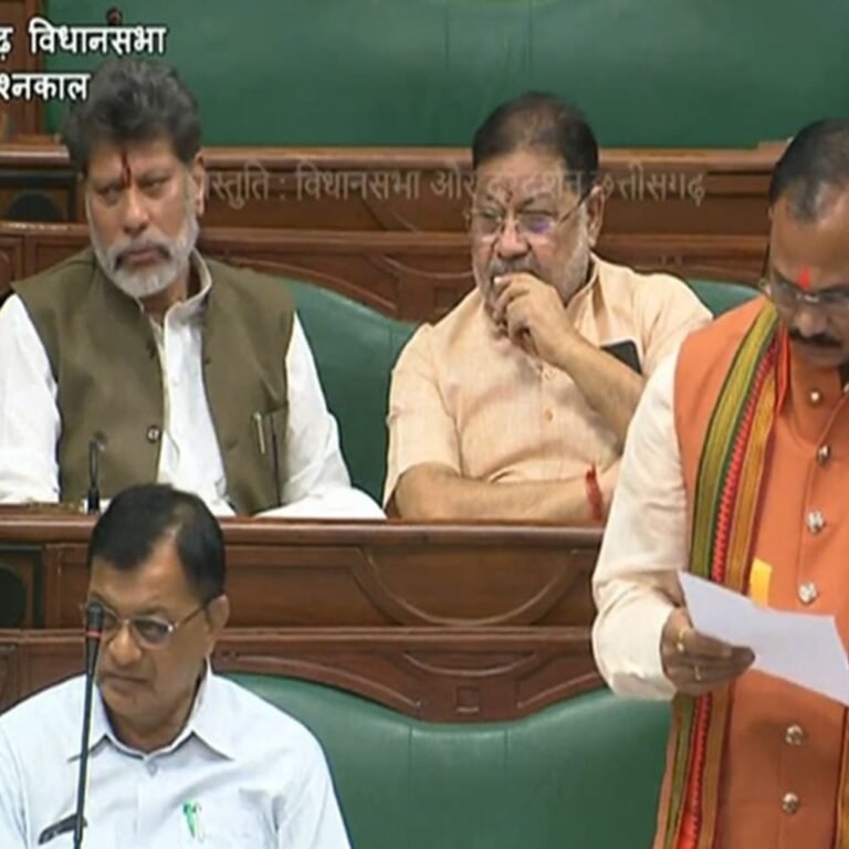 CGMSC गड़बड़ी पर मंत्री से भिड़ गए चंद्राकर:श्याम बिहारी बोले- अफसर को सूली पर नहीं लटका सकता, अजय बोले- भाषण मत दीजिए