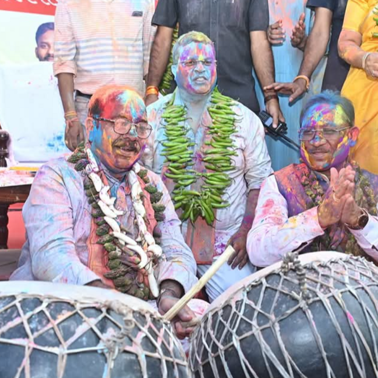 छत्तीसगढ़ होली अपडेट्स…नमाज का वक्त बदला:दोपहर 2-3 बजे के बीच अदा की जाएगी; मुख्यमंत्री जशपुर तो पूर्व CM भिलाई में मना रहे होली