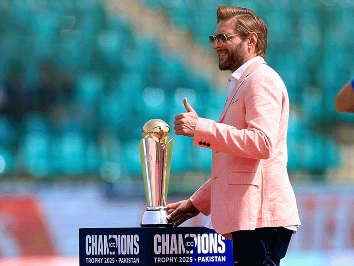 एनगिडी ने पीछे की तरफ भागकर डाइविंग कैच लपका:अफरीदी ने ट्रॉफी प्रेजेंट की, एनगिडी 100 विकेट लेने वाले सेकेंड फास्टेस्ट अफ्रीकी; मोमेंट्स