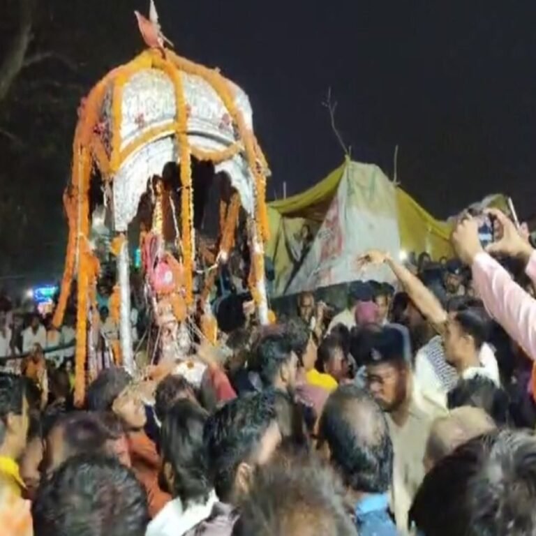 रंग पंचमी पर निकली बाबा कलेश्वरनाथ की भव्य बारात:जांजगीर-चांपा में हजारों श्रद्धालुओं की भीड़, नागा साधुओं ने किया शौर्य प्रदर्शन