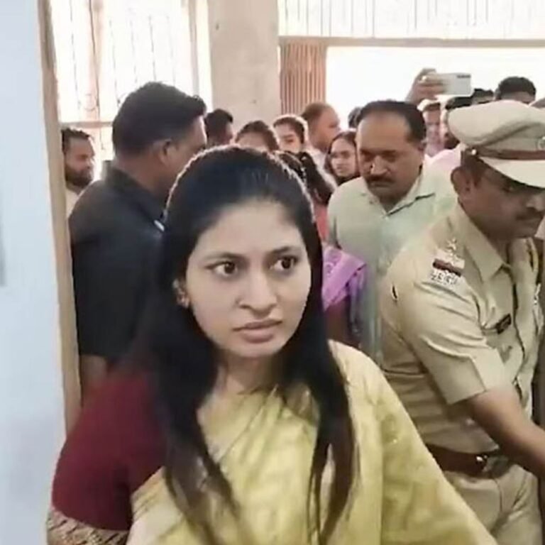 जलगांव में केंद्रीय मंत्री की बेटी से छेड़छाड़:मेले में वीडियो बना रहे थे युवक, रोका तो गार्ड से मारपीट और धमकाया