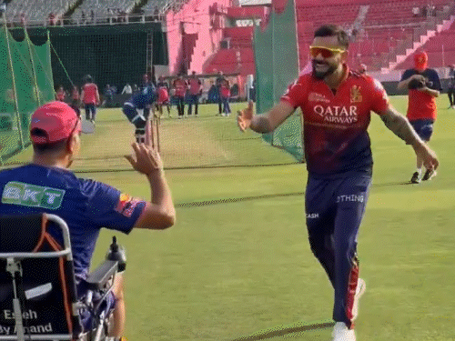 राहुल द्रविड़ को व्हील चेयर पर देख मिलने पहुंचे विराट:दोनों गले मिले, जमकर हंसी-मजाक किया; कोहली ने बड़े शॉट्स मारने की प्रैक्टिस की