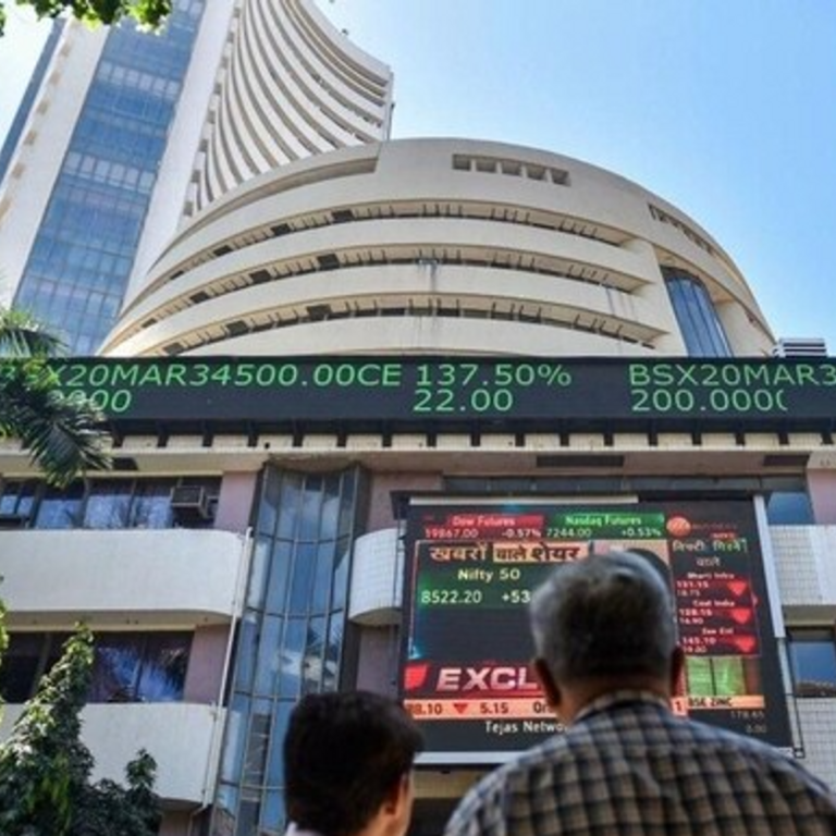 सेंसेक्स में 300 अंक की तेजी:ये 76,300 पर कारोबार कर रहा, निफ्टी भी 50 अंक चढ़ा; बैंकिंग और IT शेयर्स में बढ़त