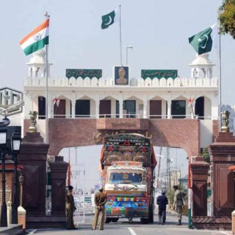 व्यापार प्रतिबंधों को बायपास करके भारतीय माल पाकिस्तान पहुंच रहा:लेबल बदलकर हर साल 85 हजार करोड़ का सामान पहुंचाने का दावा, GTRI की रिपोर्ट