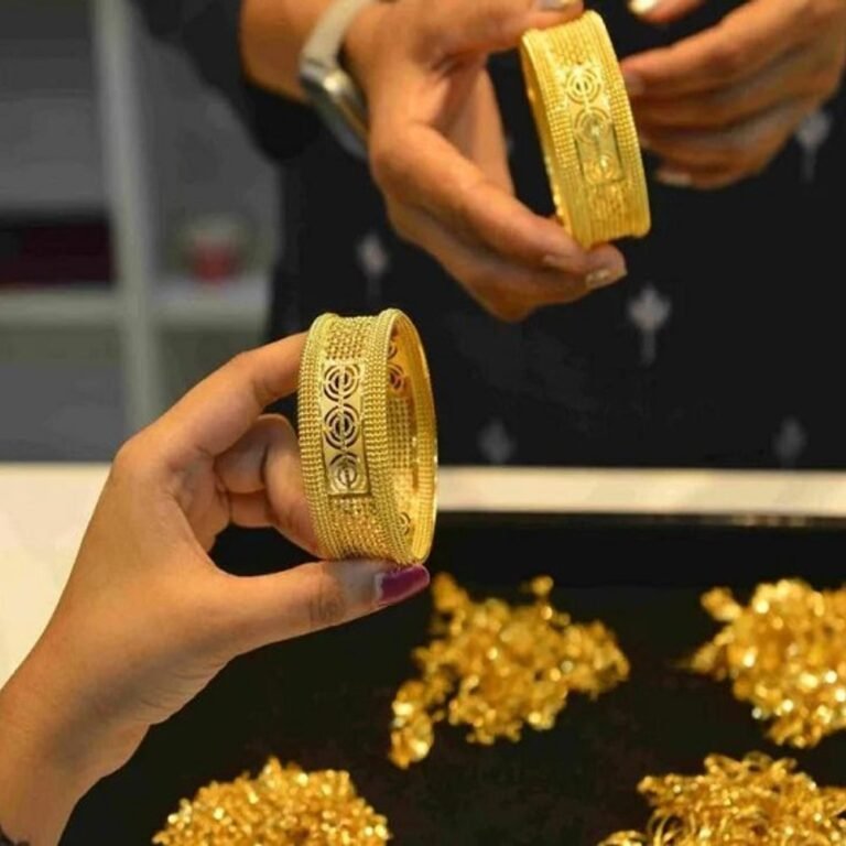 इस हफ्ते सोने-चांदी में रही गिरावट:सोना ₹1677 गिरकर ₹93954 पर आया, चांदी ₹3559 कम होकर ₹94125 किलो बिक रही