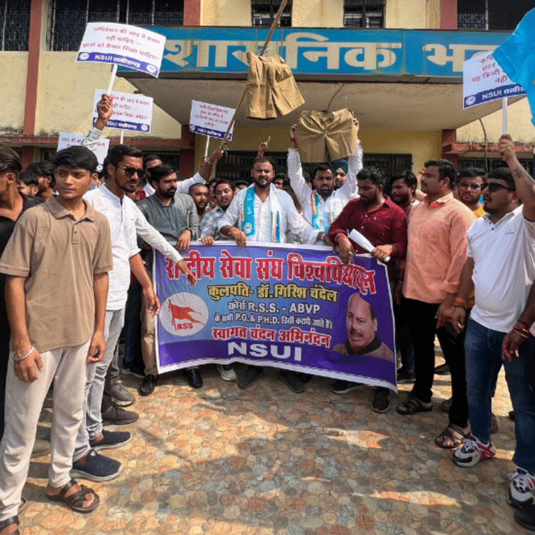 इंदिरा गांधी कृषि विश्वविद्यालय में NSUI का हंगामा:ABVP के नेशनल मीट का विरोध; लीडर्स बोले- कुलपति RSS के दलाल, बर्खास्त किया जाए