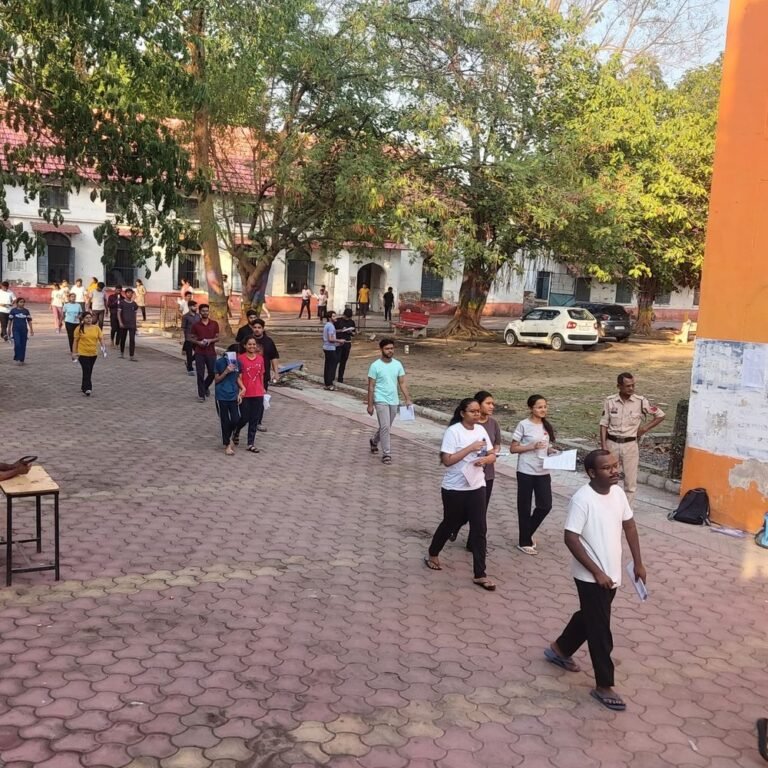 नीट परीक्षा में फिजिक्स ने छात्रों को किया परेशान:बिलासपुर में 7297 परीक्षार्थियों ने दी परीक्षा, बायोलॉजी और केमिस्ट्री आसान