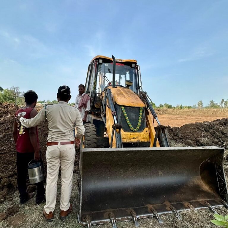 बलौदाबाजार में वन विभाग की कार्रवाई:नवागांव के आरक्षित वन क्षेत्र में अवैध खुदाई कर रही JCB जब्त, आरोपी के खिलाफ मामला दर्ज