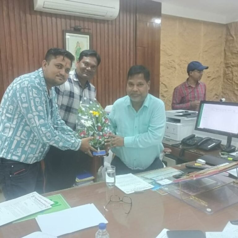 सब स्टेशन ऑपरेटरों को मिलेगा 10 लाख का दुर्घटना बीमा:ठेका कर्मियों की मांग पूरी, बीमा योजना हुई लागू,विद्युत ठेका श्रमिक संघ ने जताया आभार