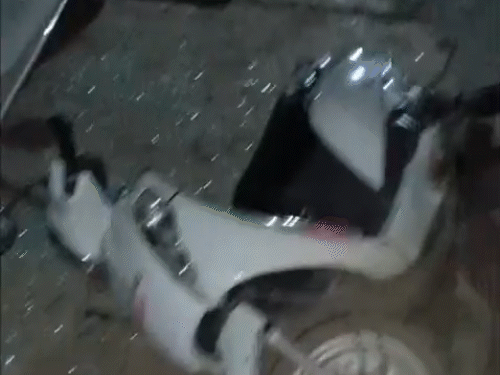 रायपुर में शादी समारोह में बलवा, गाड़ियां जलाई VIDEO:बिजली लाइन काटकर घुसे, मेहमानों को पीटा, पुलिस बोली- महिलाओं पर कमेंट से शुरू हुआ विवाद