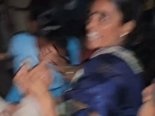 रेत माफिया ने 5 राउंड चलाई गोली…3 लोग घायल:राजनांदगांव में अवैध खनन रोकने को लेकर विवाद, बड़ी संख्या में फोर्स तैनात, इलाके में तनाव