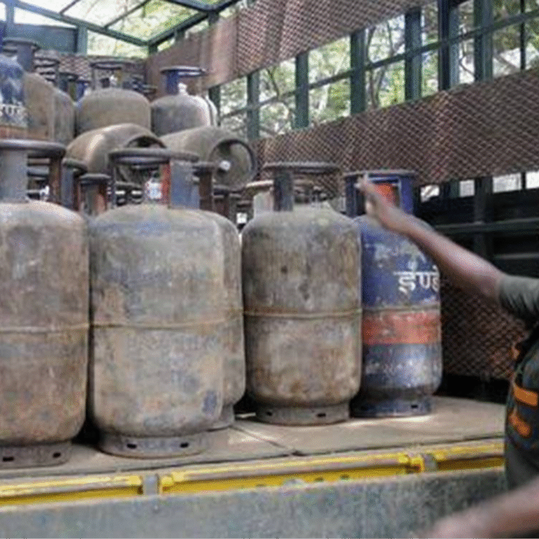 कॉमर्शियल सिलेंडर ₹25.50 तक सस्ता हुआ:FD की ब्याज दरों में कटौती हुई, जून में हो रहे ये 5 बदलाव