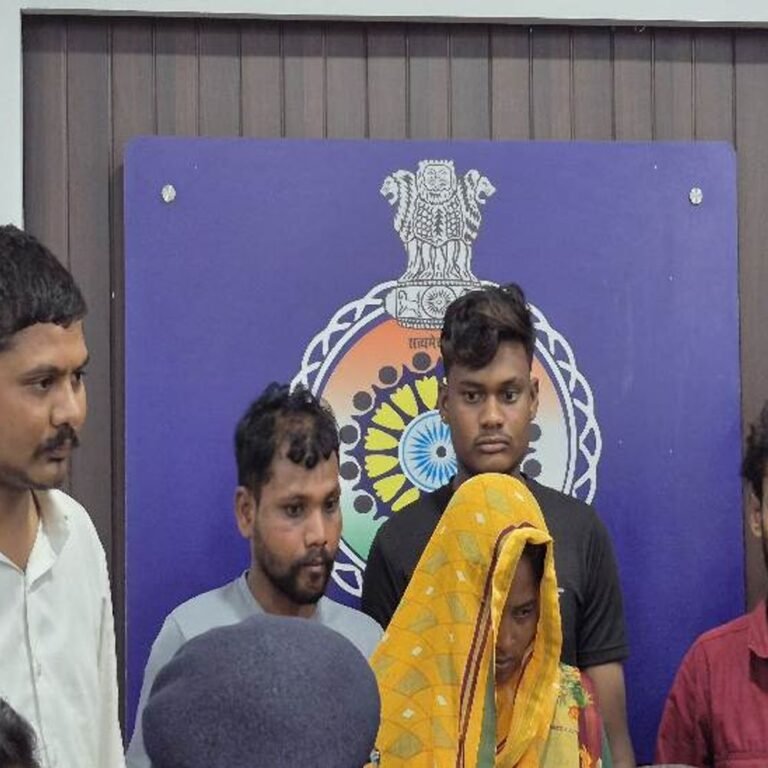 दुर्ग में 50 लाख की चोरी का खुलासा:332 ग्राम सोने के जेवर, 3.3KG चांदी और 9.76 लाख कैश बरामद, 5 आरोपी गिरफ्तार