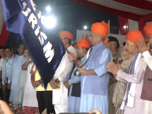 अमरनाथ यात्रा का पहला जत्था रवाना:जम्मू में LG मनोज सिन्हा हरी झंडी दिखाई, अब तक 3.5 लाख श्रद्धालुओं ने रजिस्ट्रेशन कराया