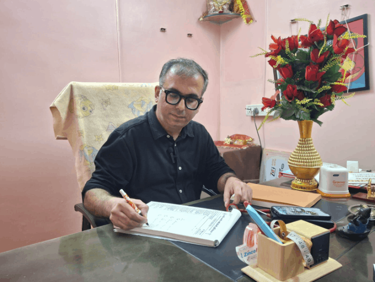दुनिया की पहली टाकायासु सर्जरी करने वाले डॉक्टर की कहानी:डॉ. स्मित दूसरों को सिखा रहे टेक्निक, डॉ. सुंदरानी ने बताया जिंदगी बचाने का किस्सा