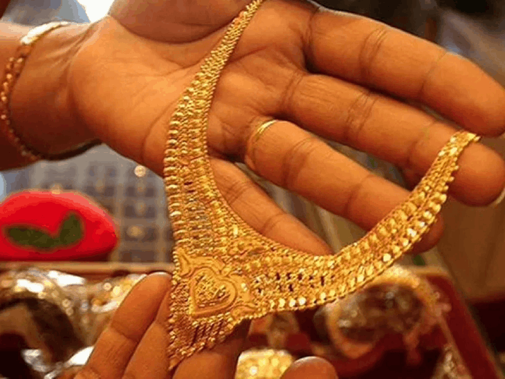 आज सोने-चांदी के दाम में गिरावट:सोना ₹837 कम होकर ₹96,135 प्रति 10 ग्राम पर आया, चांदी ₹1.07 लाख किलो बिक रही