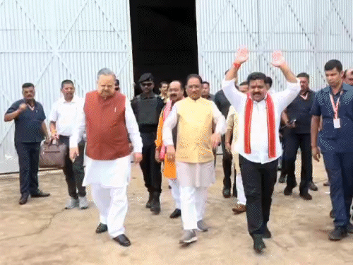 कांवड़ियों पर हेलीकॉप्टर से बरसाए फूल:हर-हर महादेव जयघोष के साथ निकले CM-डिप्टी CM; अमरकंटक में CG के कांवड़ियों के लिए बनेगा रेस्ट हाउस