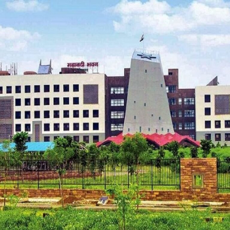 छत्तीसगढ़ में 75 अफसरों का ट्रांसफर:कई जिलों के अपर-संयुक्त-डिप्टी कलेक्टर और मुख्य कार्यपालन अधिकारी बदले; देवेंद्र पटेल रायपुर से कोरबा भेजे गए