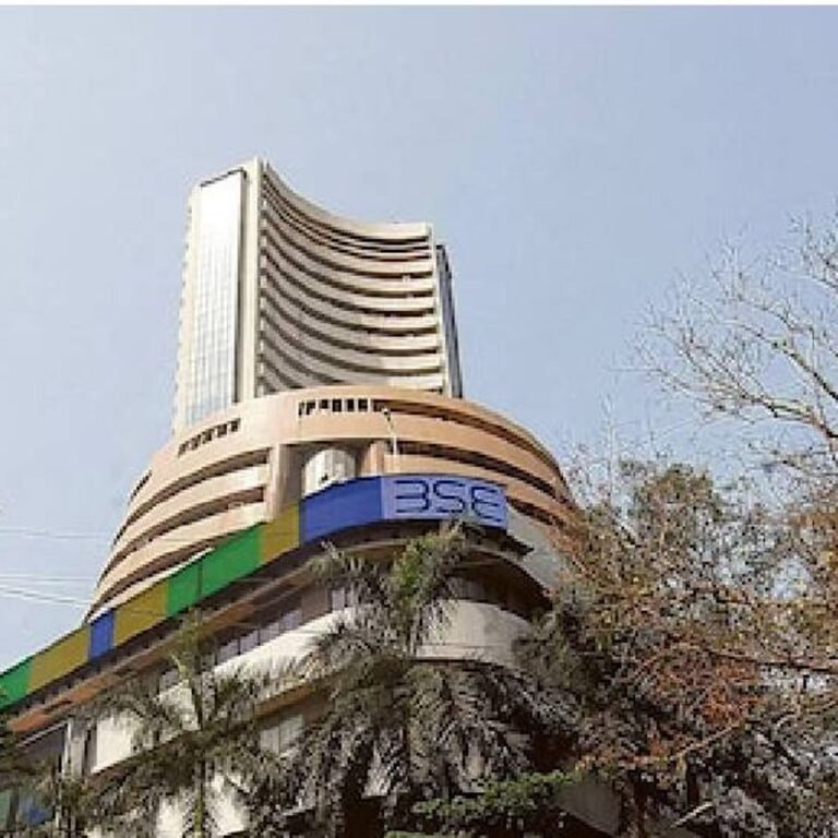 सेंसेक्स 300 अंक चढ़कर 82,100 पर कारोबार कर रहा:निफ्टी भी 80 अंक चढ़ा; IT और बैंकिंग गिरे, मेटल और रियल्टी शेयरों में तेजी