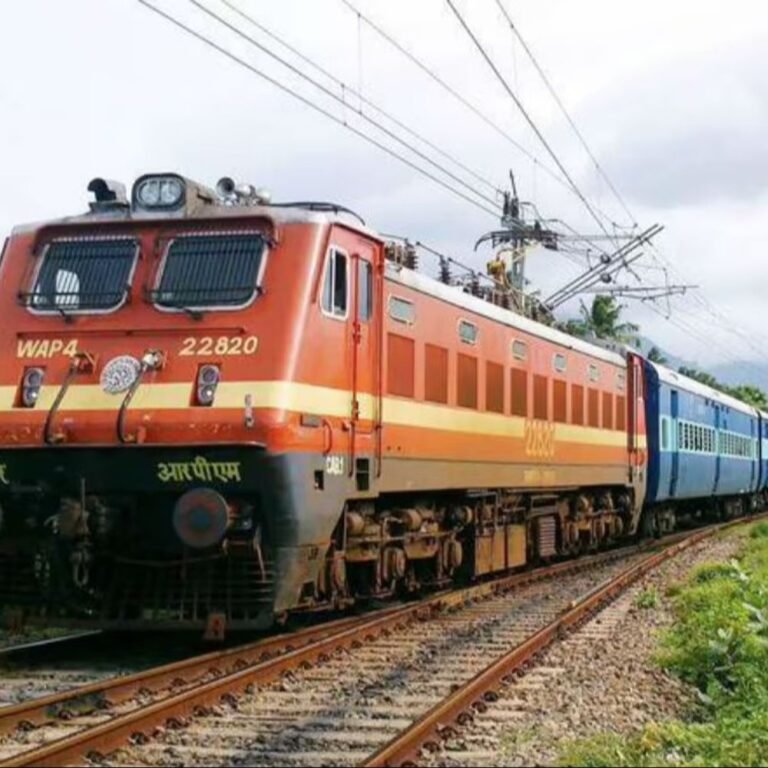 रेलवे ने 2.5 करोड़ IRCTC यूजर ID डीएक्टिवेट की:रिजर्वेशन में धोखाधड़ी रोकने के लिए फैसला लिया, लोगों को नहीं मिल रहे थे कन्फर्म टिकट