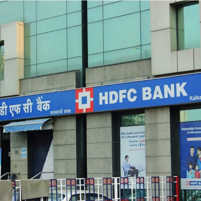 HDFC बैंक​​​​​​​ का पहली तिमाही में मुनाफा 12% बढ़ा:कमाई ₹99,200 करोड़ रही, ₹5 प्रति शेयर डिविडेंड देगा बैंक