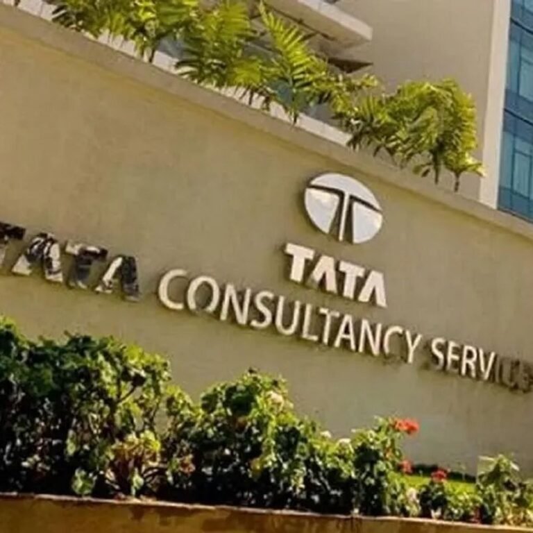 TCS 2026 में 12,000 कर्मचारियों को नौकरी से निकालेगी:CEO ने कहा- मजबूत TCS बनाने के लिए मुश्किल फैसले लेने होंगे; अभी कंपनी में 6.13 लाख कर्मचारी