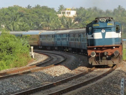 कोरोना-काल में बंद 13 ट्रेनें कल से फिर दौड़ेंगी:सांसदों की मीटिंग के बाद रेलवे का फैसला, रायपुर-दुर्ग-राजनांदगांव समेत कई जिले के यात्रियों को राहत