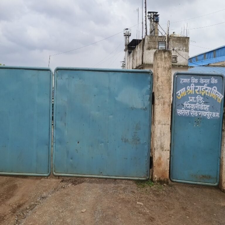 रायपुर मशरूम-फैक्ट्री बंधक केस…मजदूरों का दर्द कितना सच? जानिए:12 फीट ऊंची दीवार, मारपीट की आवाज, मामले को दबाने में जुटा प्रशासन; गांव में असंतोष