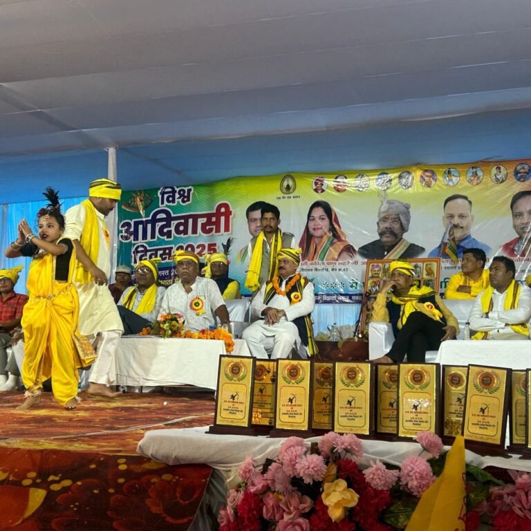 बिलाईगढ़ में जिला स्तरीय आदिवासी दिवस समारोह:5 हजार लोगों ने लिया हिस्सा, सांस्कृतिक कार्यक्रम में प्रतिभाओं का सम्मान