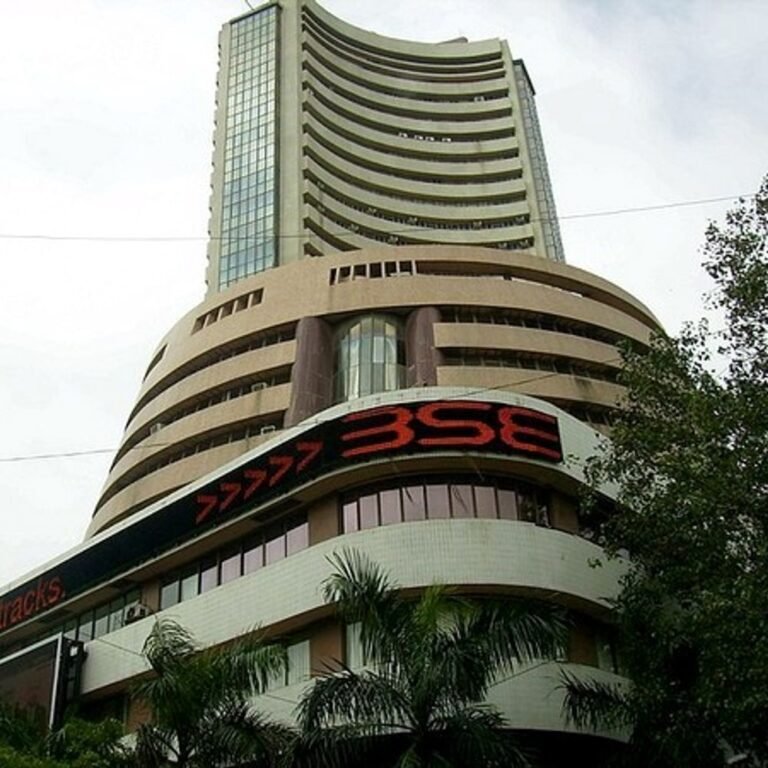 सेंसेक्स करीब 100 अंक ऊपर 80,800 पर कारोबार कर रहा:निफ्टी फ्लैट 24,650 पर; NSE के फार्मा और हेल्थकेयर इंडेक्स गिरे
