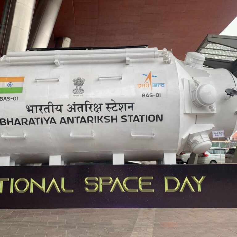ISRO ने भारतीय अंतरिक्ष स्टेशन का मॉडल दिखाया:2028 तक इसके पहले मॉड्यूल की लॉन्चिंग; अभी सिर्फ अमेरिका और चीन के स्पेस स्टेशन