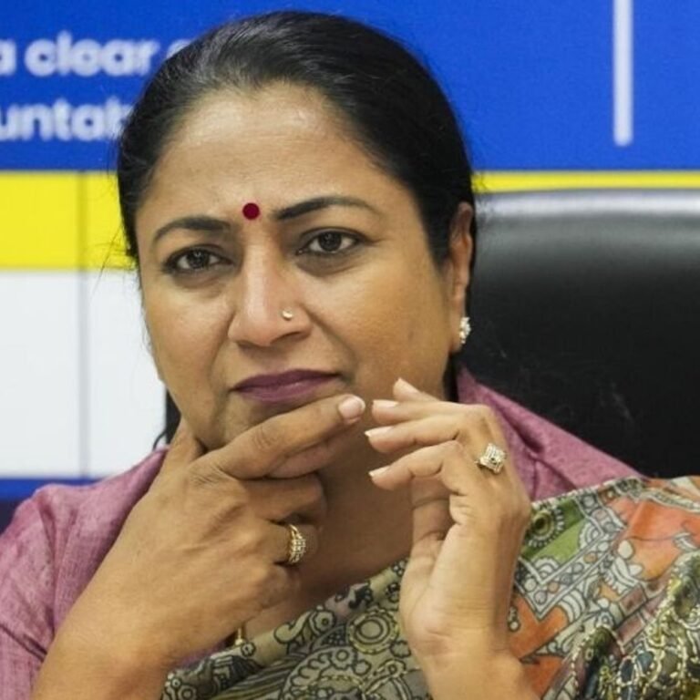 दावा- दिल्ली CM रेखा गुप्ता पर हमला:आरोपी हिरासत में, मुख्यमंत्री की जनसुनवाई में आया था; BJP बोली- किसी पार्टी का हो सकता है