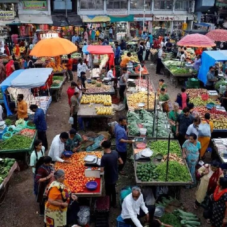 रिटेल महंगाई 8 साल के निचले स्तर पर आई:जुलाई में ये 1.55% रही, खाने-पीने का सामान सस्ता होने से घटी महंगाई