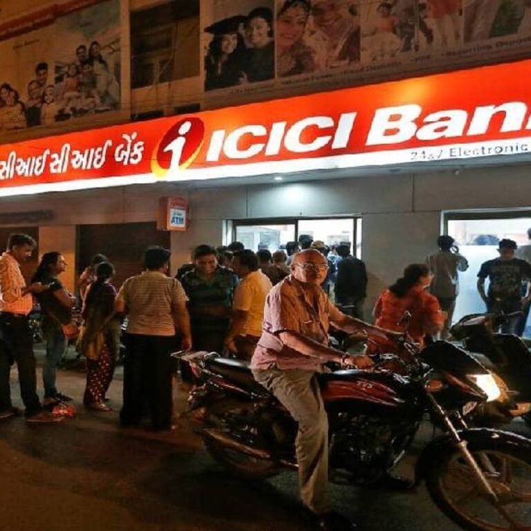 ICICI बैंक ने मिनिमम बैलेंस लिमिट घटाकर ₹15 हजार की:4 दिन पहले ₹50 हजार तय की थी, ग्रामीण खातों में ₹2500 ही रखने होंगे
