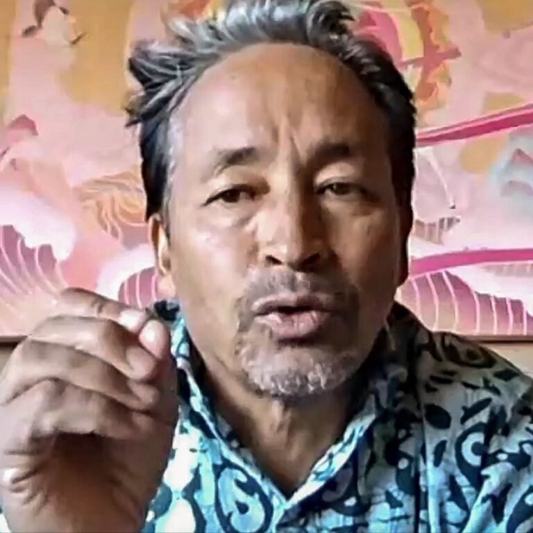 लेह हिंसा, स्कूल-कॉलेज 2 दिन तक बंद, अबतक 50 गिरफ्तार:वांगचुक बोले- मुझे बलि का बकरा बनाया; केंद्र ने उनके NGO का विदेशी फंडिंग लाइसेंस रद्द किया