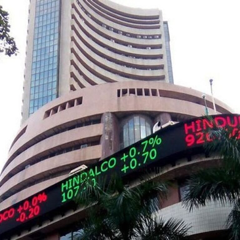 सेंसेक्स में 100 अंक से ज्यादा की गिरावट:ये 81,600 पर कारोबार कर रहा, निफ्टी भी 30 अंक फिसला; ऑटो और IT शेयर्स टूटे