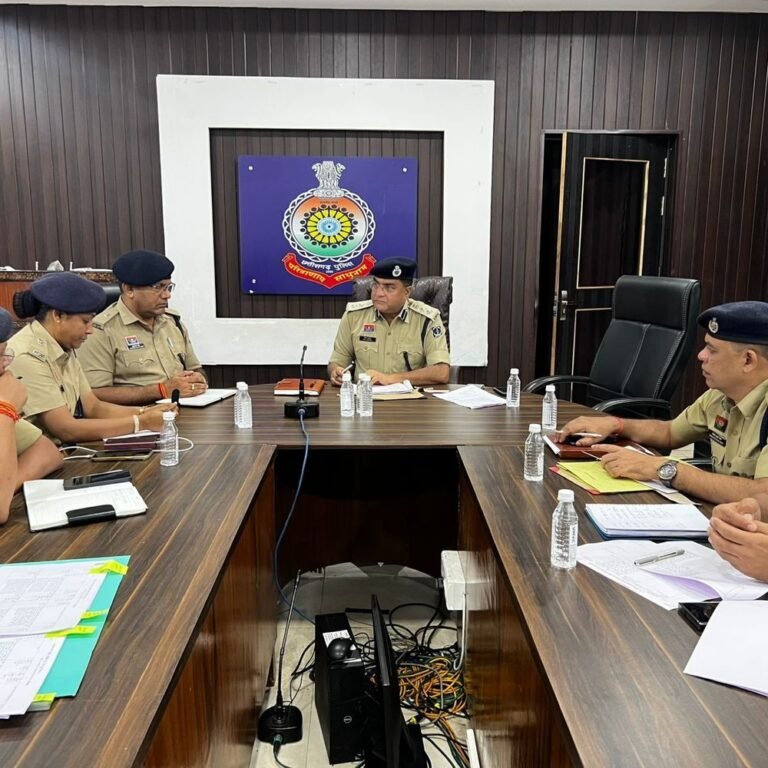 दुर्ग एसएसपी ने लंबित जांचों की समीक्षा की:अधिकारियों को शीघ्र निराकरण के सख्त निर्देश दिए