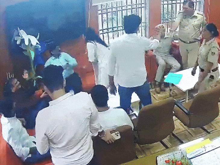 DUSU जॉइंट सेक्रेटरी दीपिका झा ने प्रोफेसर को जड़ा थप्पड़:कहा-नशे में थे, गालियां दे रहे थे; पुलिस की मौजूदगी में हुई घटना CCTV में कैद