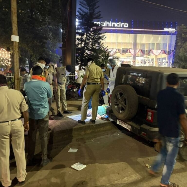 रायपुर के टाटीबंध में थार गाड़ी के भीतर मिली लाश:महिंद्रा शोरूम के बाहर खड़ी थी गाड़ी, आमानाका पुलिस जांच में जुटी